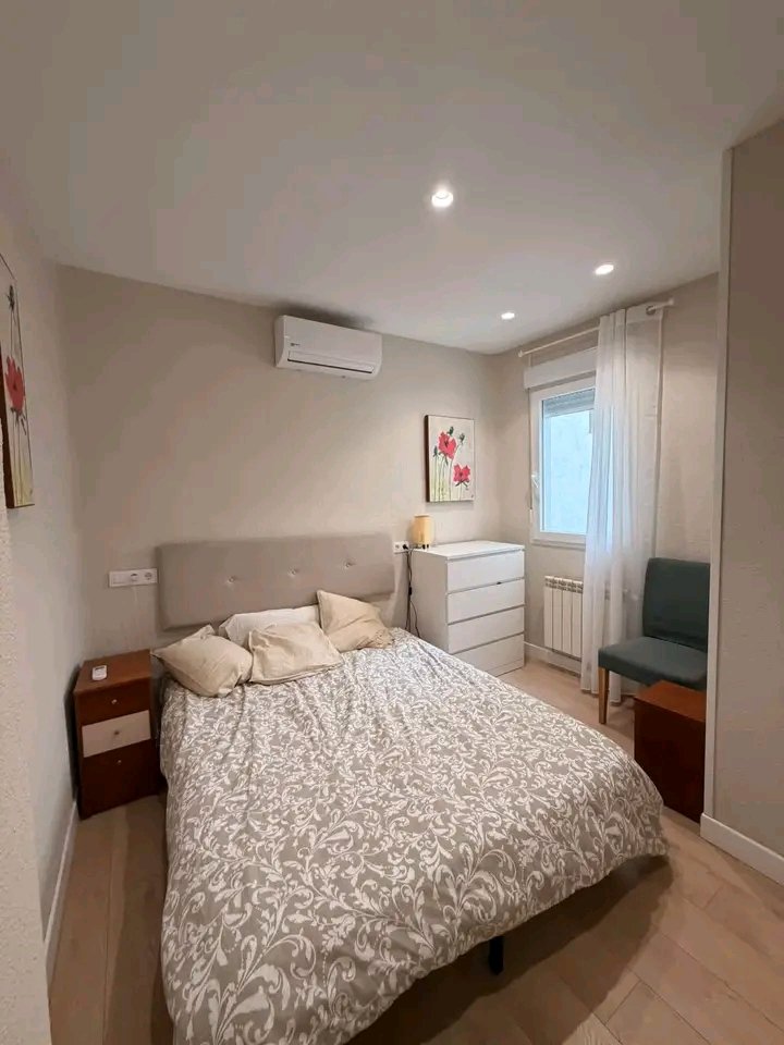 Un luminoso estudio T2 de 49 m².